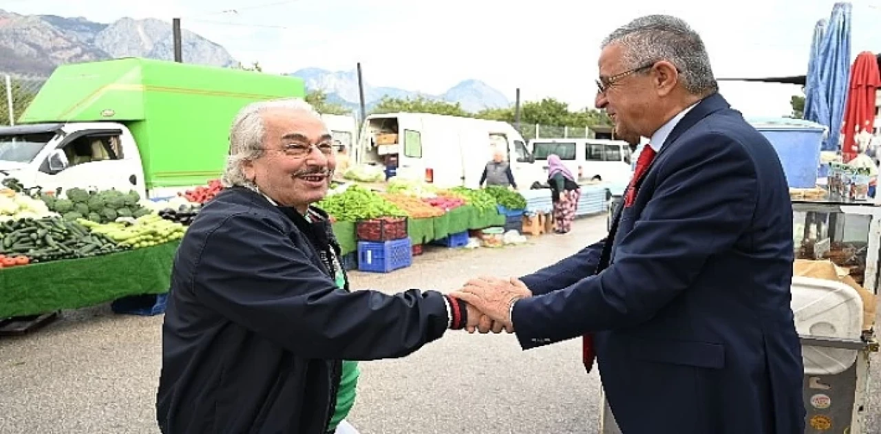 Başkan Topaloğlu’ndan pazar esnafına ziyaret