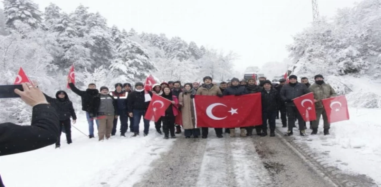 Bilecik’te karlı havada şehitler için yürüdüler