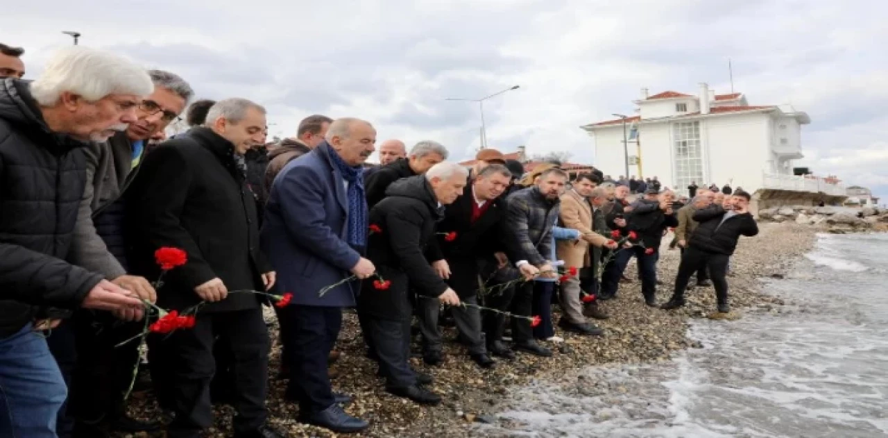 Bursa Mudanya’da mübadiller anısına denize karanfil