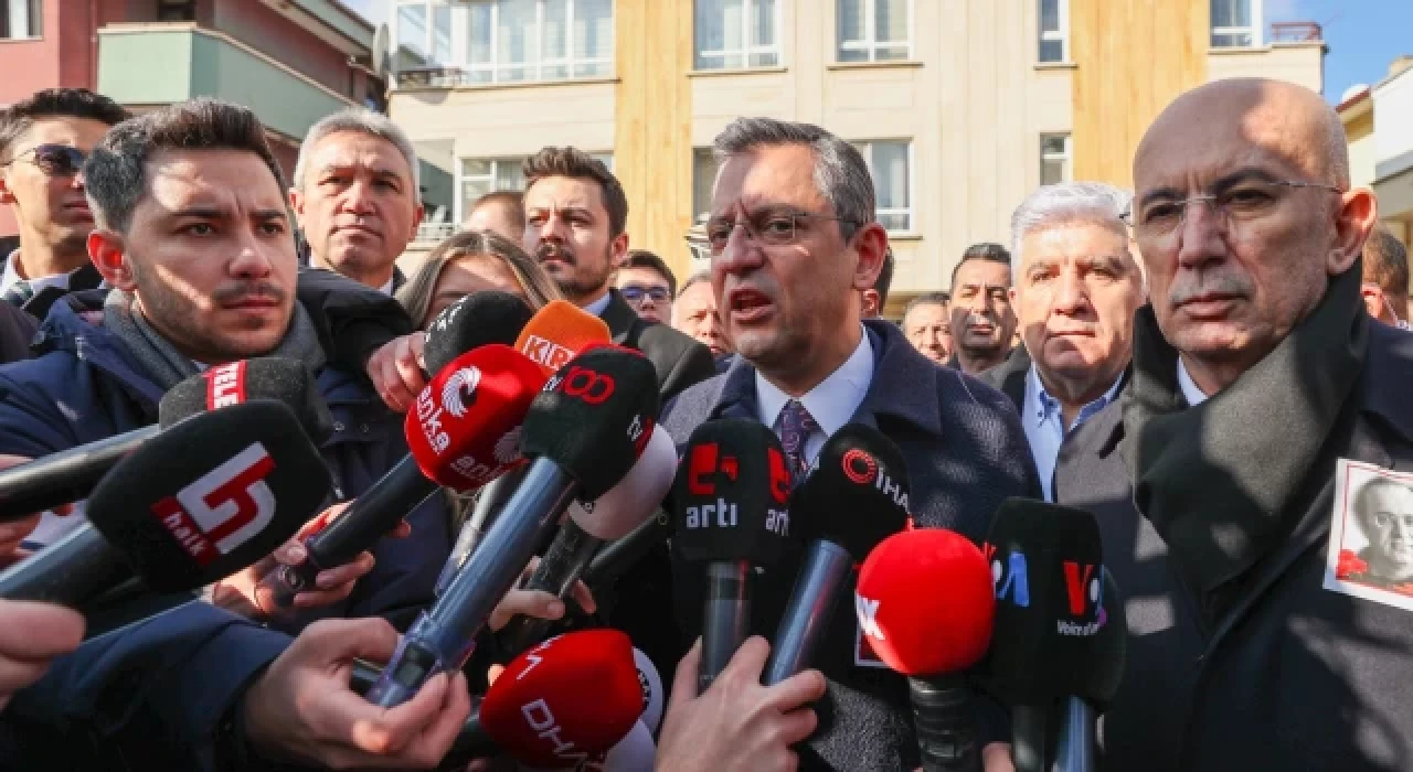 CHP Genel Başkanı Özgür Özel, Uğur Mumcu anmasında konuştu: "Gün gelecek o tuğlayı çekeceğiz, hepsi altında kalacak"