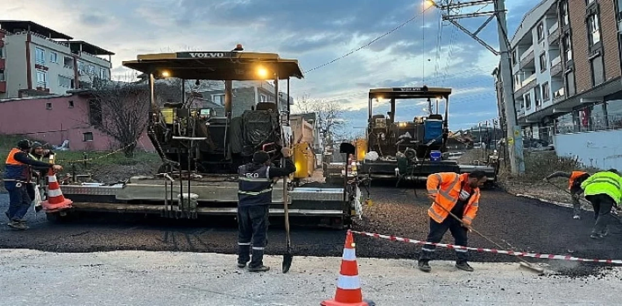 D-130’un trafik yoğunluğunu azaltacak Yunus Emre Caddesinde üstyapı tamamlanma aşamasına geldi