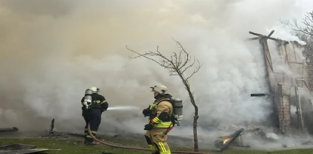 Düzce’de 2 katlı ev alev alev yandı