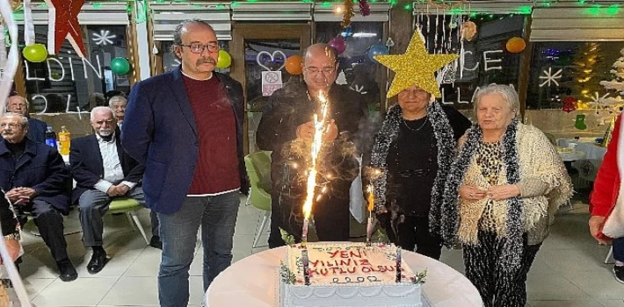 Gemlik Belediyesi yaşlı konuk evinde yılbaşı sevinci