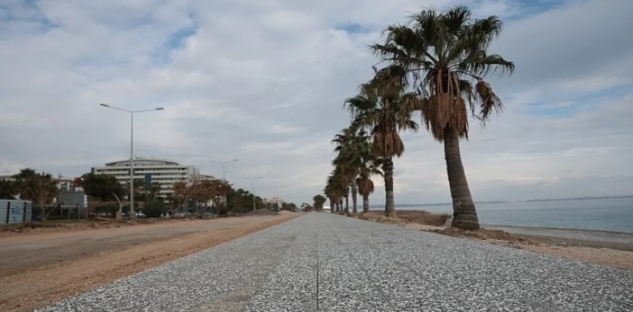 Konyaaltı Sahili’nde hummalı çalışma