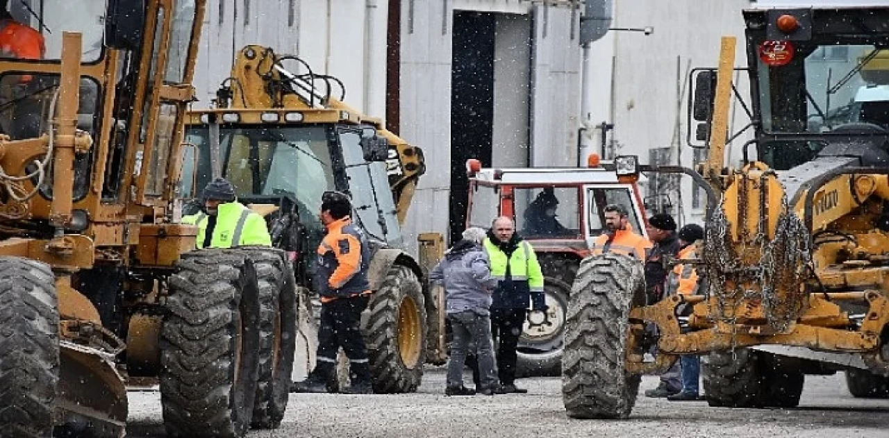 Lüleburgaz Belediyesi buzlanmaya karşı tedbir aldı