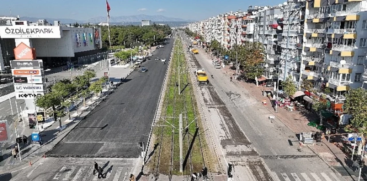 Namık Kemal Bulvarı’nda sıcak asfalt çalışmaları sürüyor