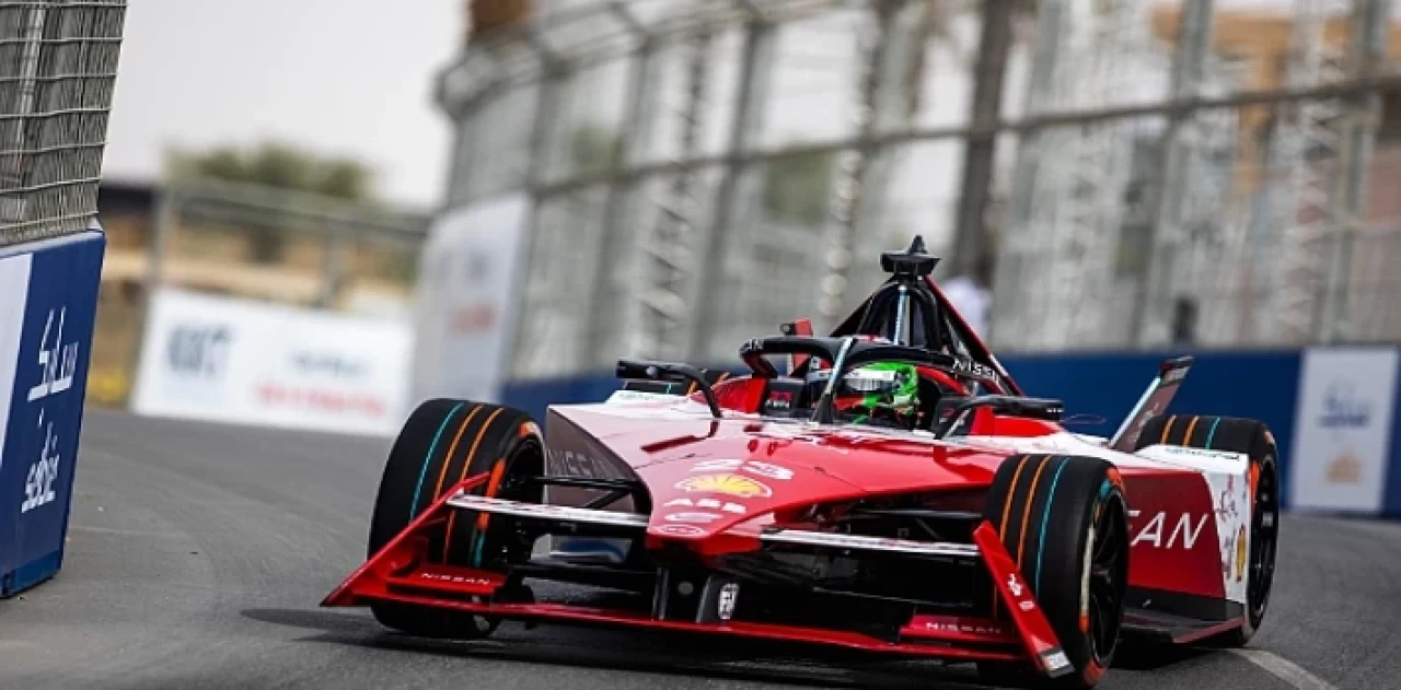 Nissan Formula E Takımı, Diriyah E-Prix’sinde podyumdaki yerini aldı