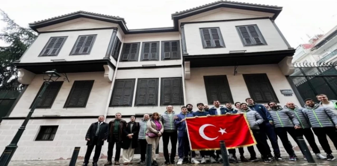 TOFAŞ’lı basketbolcular Ata’nın doğduğu evde