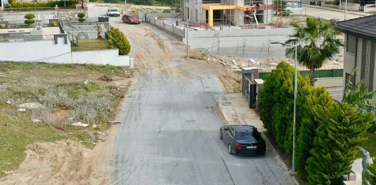 Didim Belediyesi, kent genelinde yol yapım çalışmalarına tüm hızıyla devam ediyor.