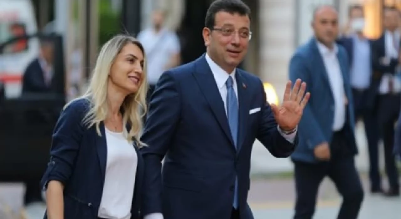 Ekrem İmamoğlu ve Dilek İmamoğlu 'Erdoğan sergisi'ni gezdi: Memleket için yapılan her iş bizim işimiz