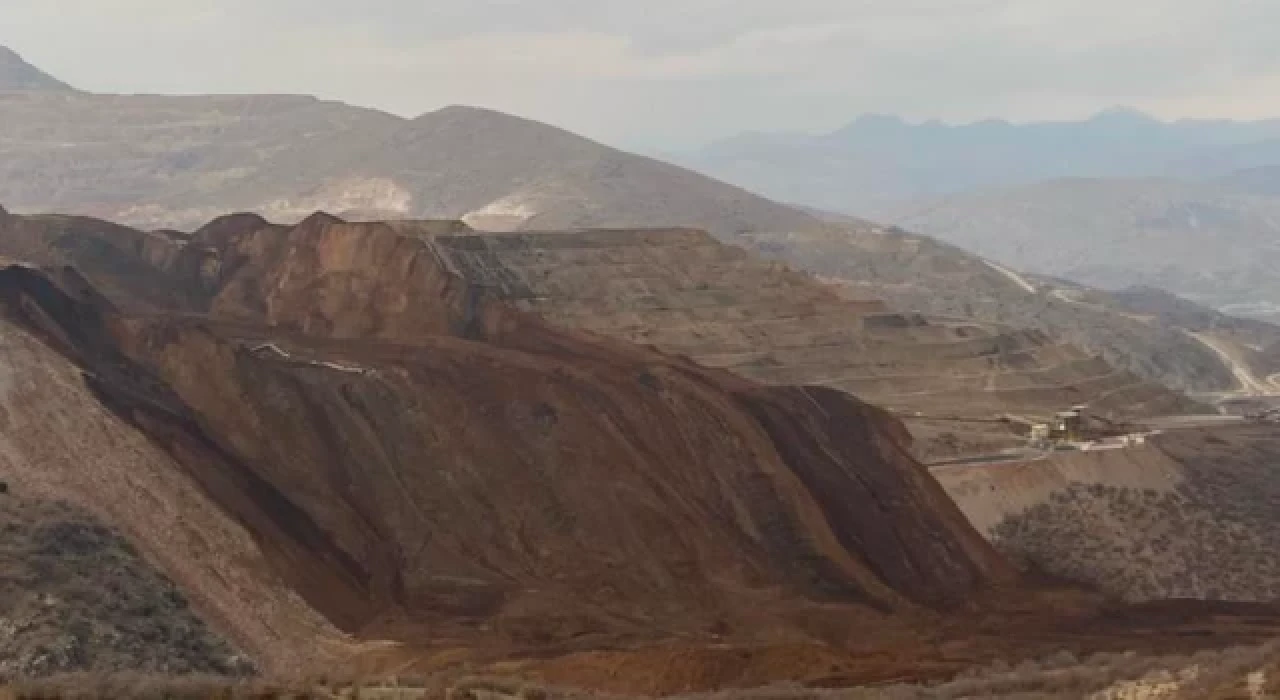 Erzincan'da maden ocağındaki toprak kaymasına ilişkin gözaltına alınan 8 zanlı adliyede