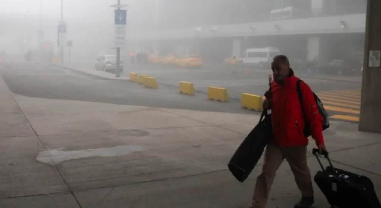 İstanbul'da hava ulaşımına sis engeli