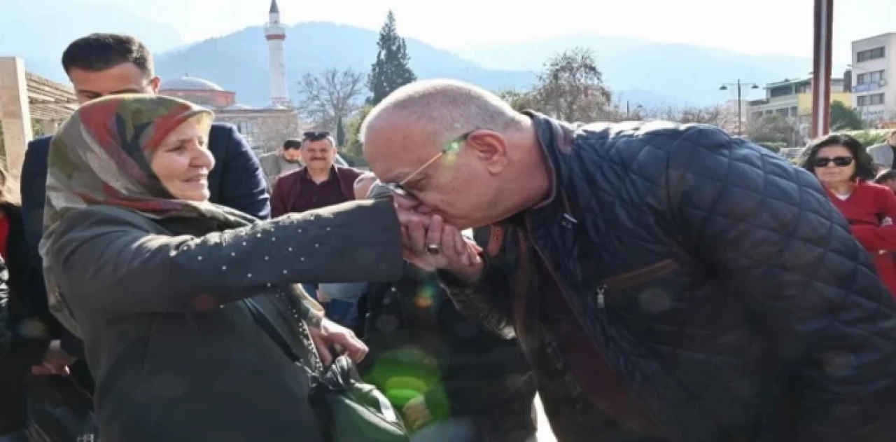 Manisa’da Başkan Ergün’e vatandaşlardan yoğun ilgi