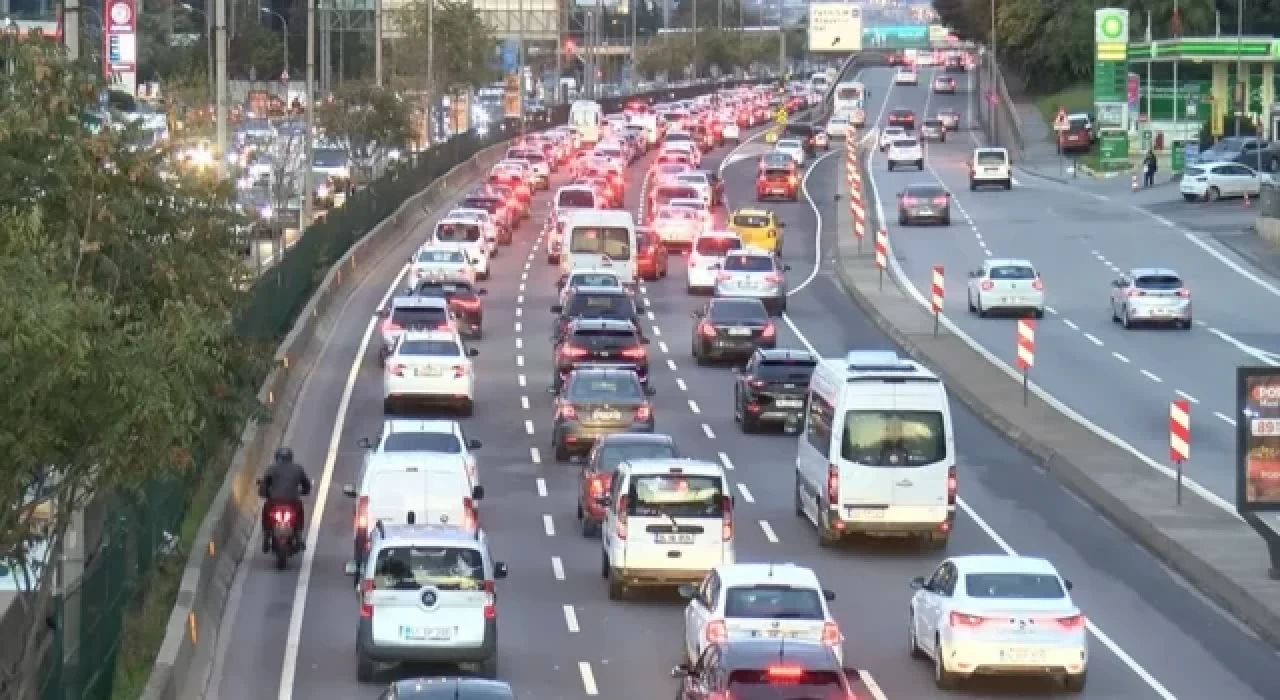 Okulların açılması, İstanbul’da trafiği de vurdu: Yoğunluk yüzde 76’ya çıktı