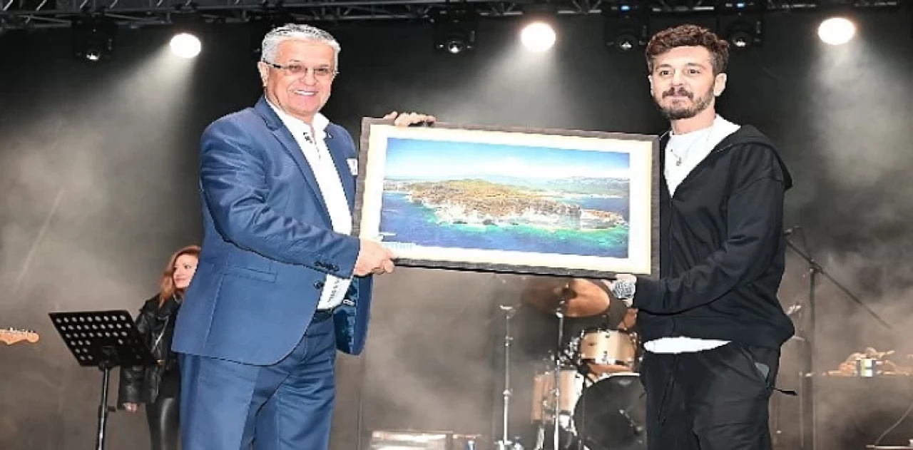 Rock grubu Kolpa Kemer’de konser verdi