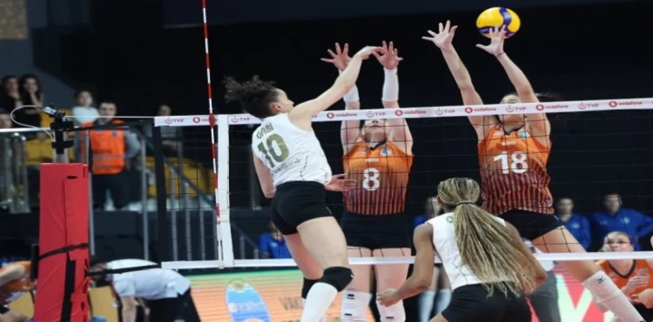 Vakıfbank Çukurova’yı rahat geçti