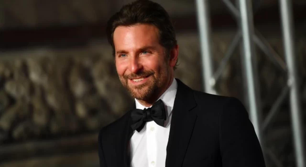 Bradley Cooper: Evde tamamen çıplak dolaşmayı seviyorum