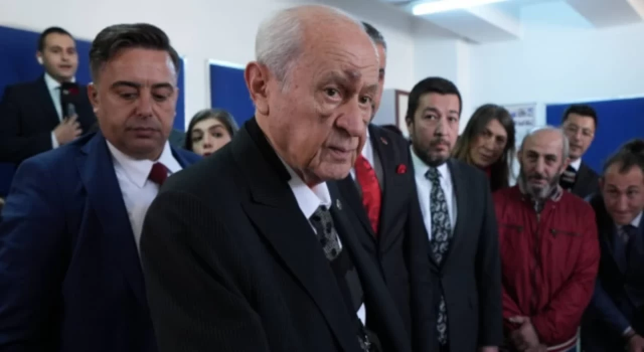 Devlet Bahçeli'nin yüzüne ne oldu? Oy vermeye yüzündeki morluklarla geldi