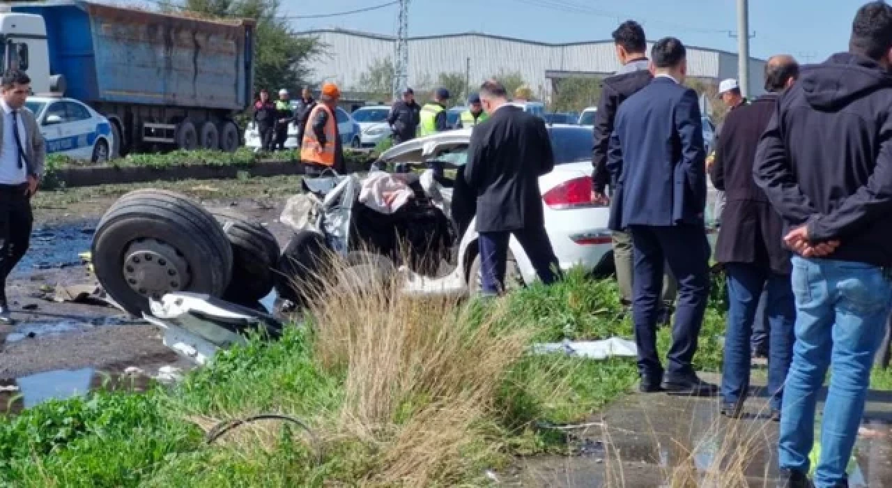 Hatay'da otomobil tırla çarpıştı: 6 ölü, 1 yaralı