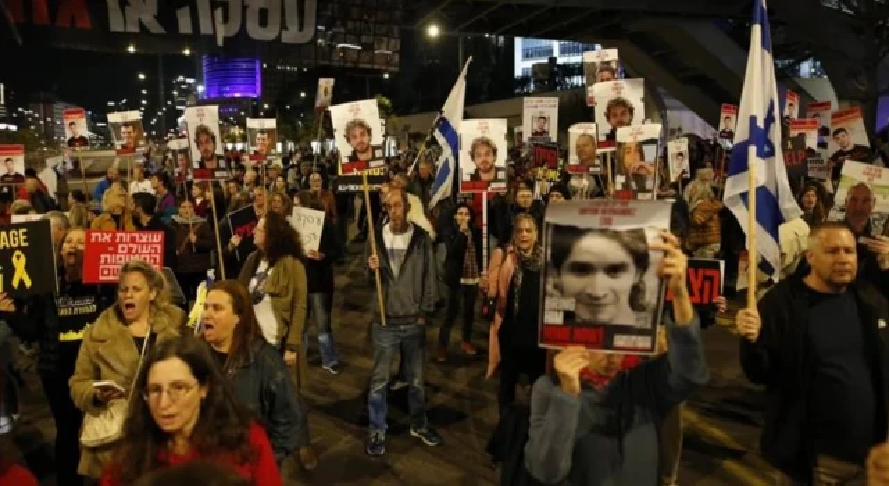 Tel Aviv’de binlerce İsrailli tarafından Netanyahu'ya istifa ve erken seçim çağrısı yapıldı