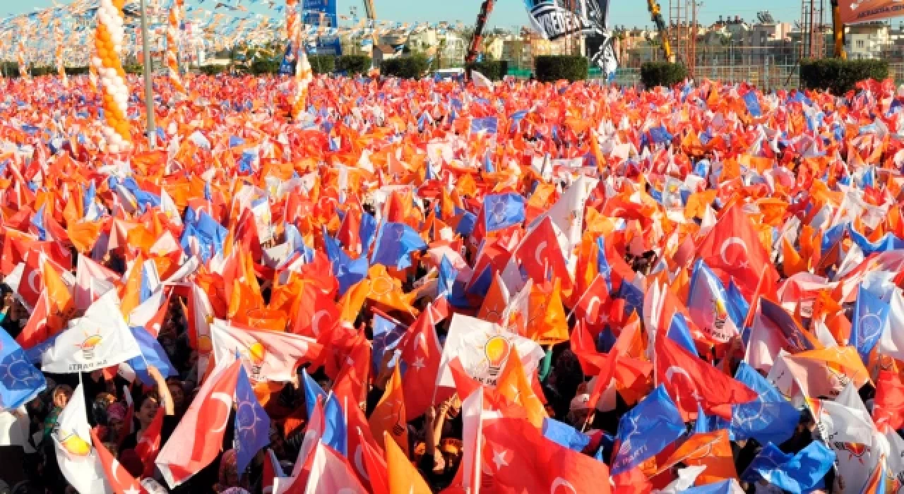 Akit yazarlarından AK Parti'ye CHP’ye benzedi eleştirisi: Müslümanlar ’süslüman’ oldu