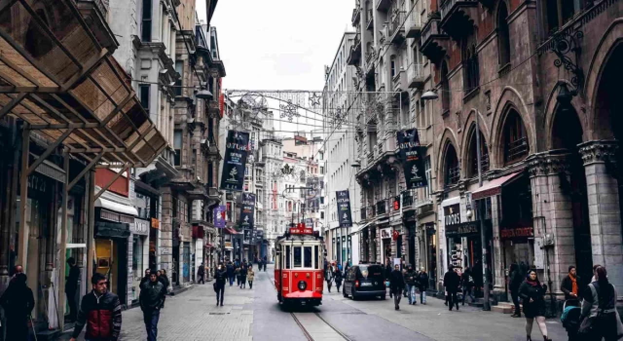 "Arapça tabelalar kaldırılacak mı?" sorusunu Beyoğlu'nun CHP'li Belediye Başkanı İnan Güney cevapladı