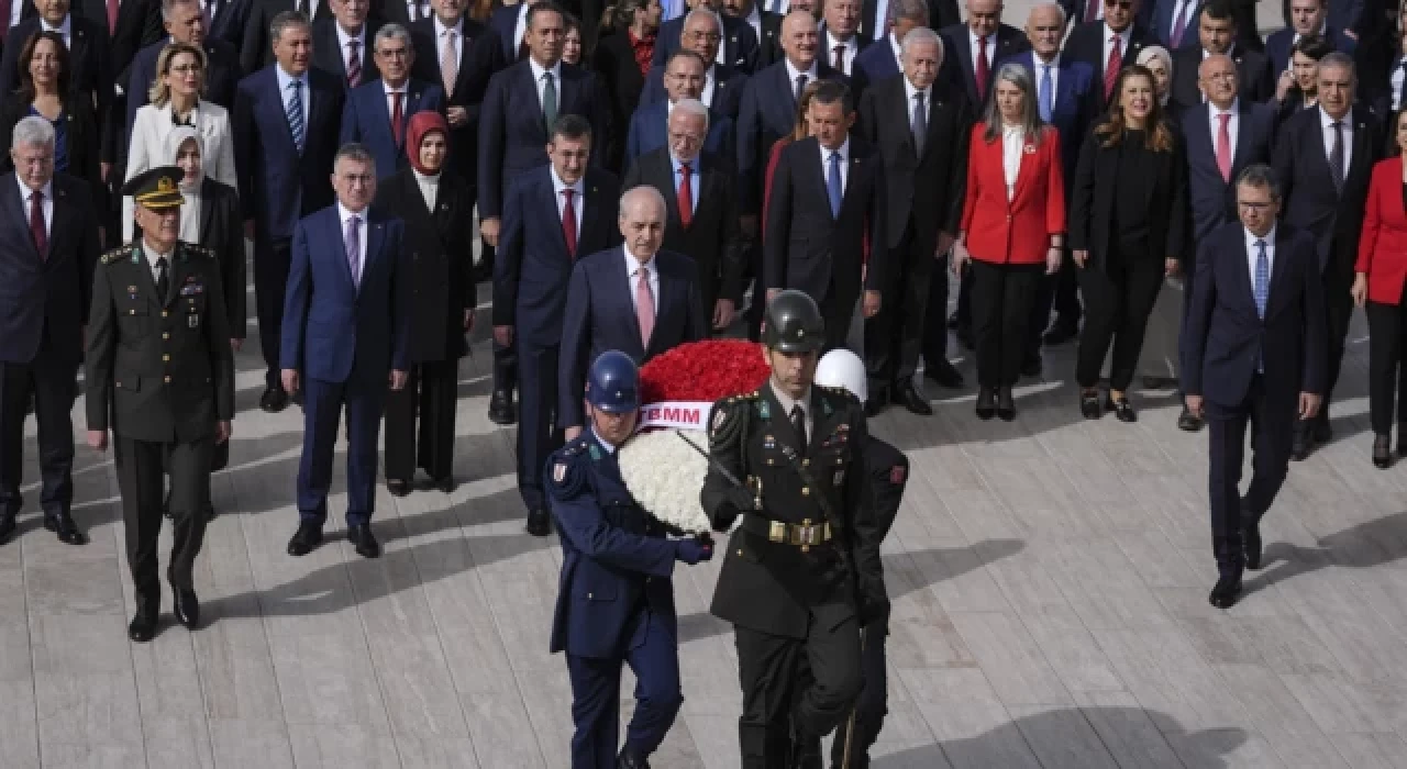 Devlet erkânı Anıtkabir’i ziyaret etti