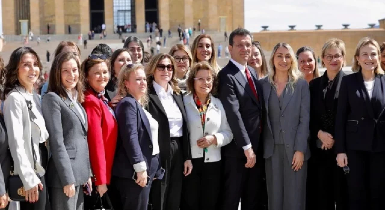 İBB Başkanı İmamoğlu Anıtkabir'i ziyaret etti