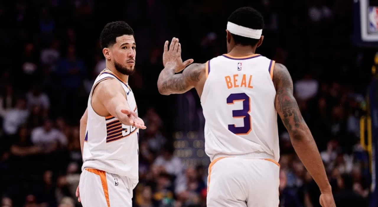 NBA’de gecenin sonuçları: Suns, Booker'ın 52 sayılık şovuyla kazandı