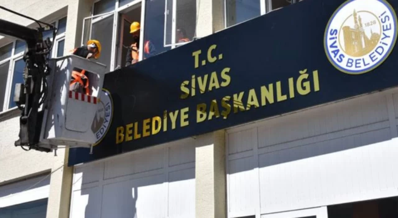 Sivas Belediyesi tabelasına T.C. ibaresi eklendi