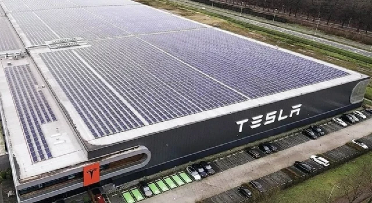 Tesla, 400 kişiyi işten çıkaracak