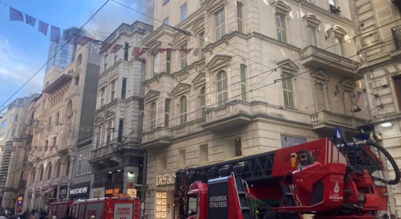 İstiklal Caddesi'nde yangın