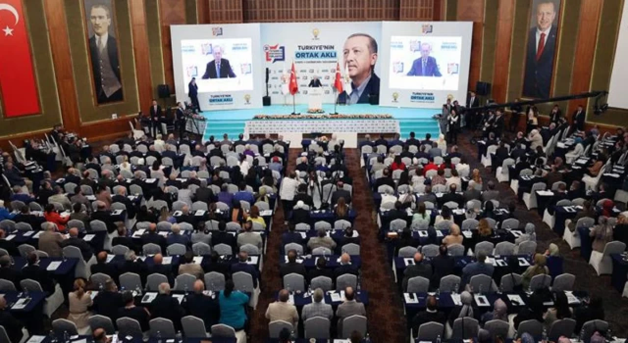 AK Parti, 541 belediye başkanı ile kampa giriyor