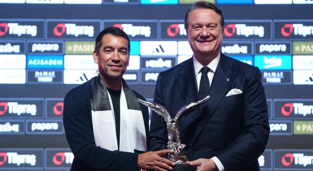 Beşiktaş'ta Giovanni van Bronckhorst dönemi resmen başladı