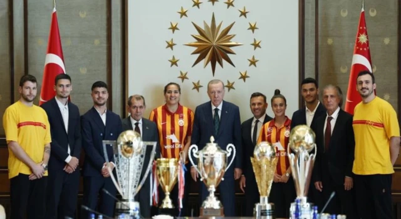 Cumhurbaşkanı Erdoğan Galatasaray Spor Kulübü'nü kabul etti