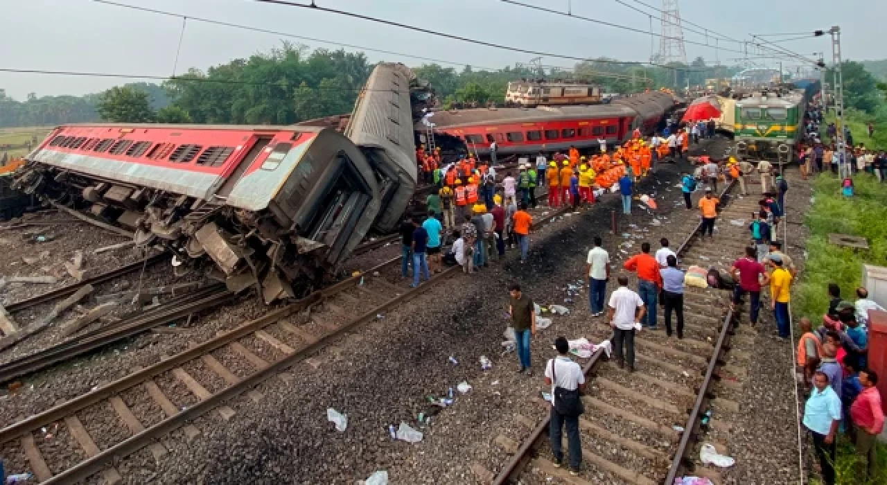 Hindistan’daki feci tren kazasında 8 kişi öldü, 60 kişi yaralandı