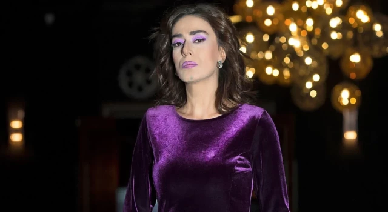 Yıldız Tilbe, konserde mezarın üzerine çıkmaya çalıştı