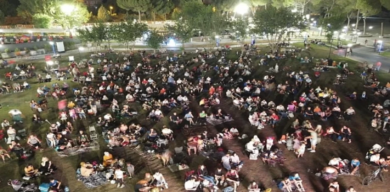 Aydın Büyükşehir Belediyesi tarafından kente kazandırılan Tekstil Park, yaz aylarının vazgeçilmez adresi olmaya devam ediyor