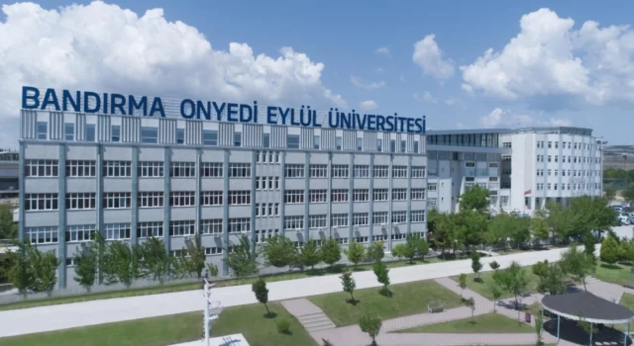 Bandırma Üniversitesi mezuniyet töreninde topuklu ayakkabı yasağı