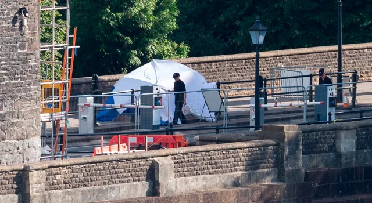 Britanya’nın iki kentinde birçok ceset bulundu; Polis, tren istasyonunda bir adamı gözaltına aldı