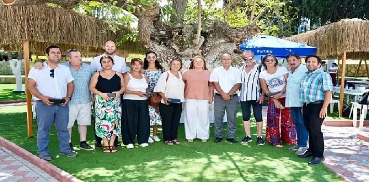 Didim Belediye Başkanı Hatice Gençay, 24 Temmuz Basın Özgürlüğü için Mücadele Günü dolayısıyla ilçedeki basın mensuplarıyla kahvaltıda bir araya geldi