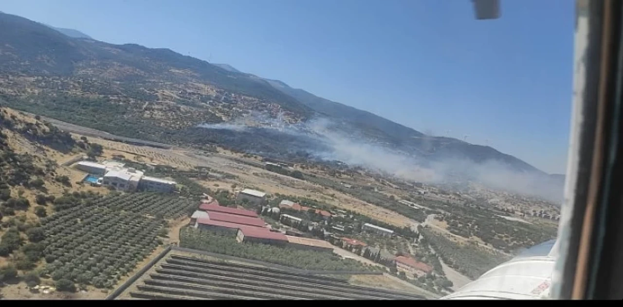 İzmir’in Menemen ilçesindeki yangına müdahale sürüyor