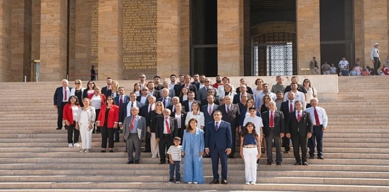 Onur Yiğit ve CHP Balçova Örgütü Anıtkabir’de