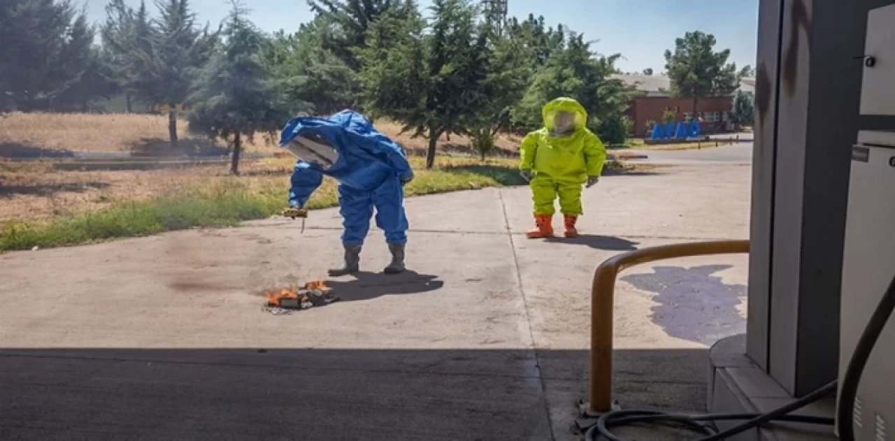 AFAD timi kavurucu sıcakta da eğitimlerle zorlu görevlere hazırlanıyor