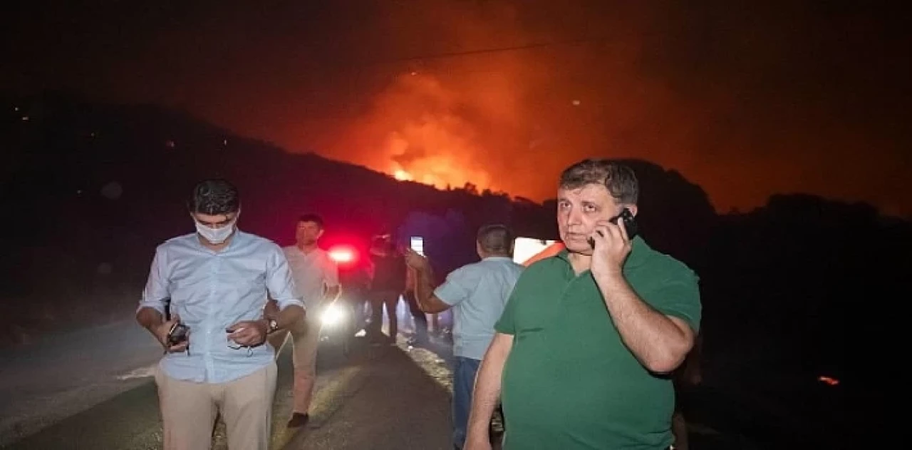 Başkan Tugay yangın bölgesinde  “Belediyemizin tüm birimleriyle sahadayız”