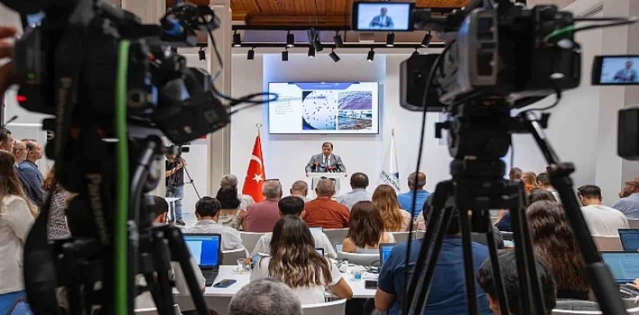 Başkan Tugay’dan “Körfez” çağrısı  “Uzattığım el sıkılana kadar elimi havada tutmaya devam edeceğim”