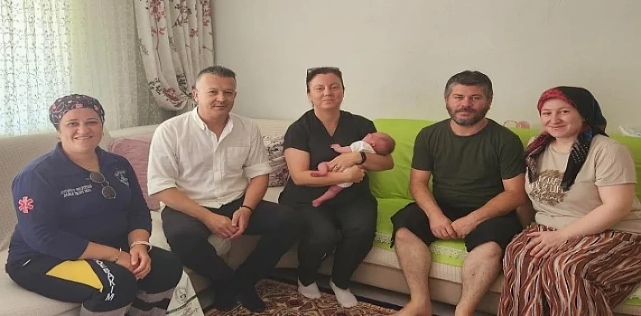 Burhaniye Belediyesi’nden ’Hoş Geldin Bebek’ Ziyareti