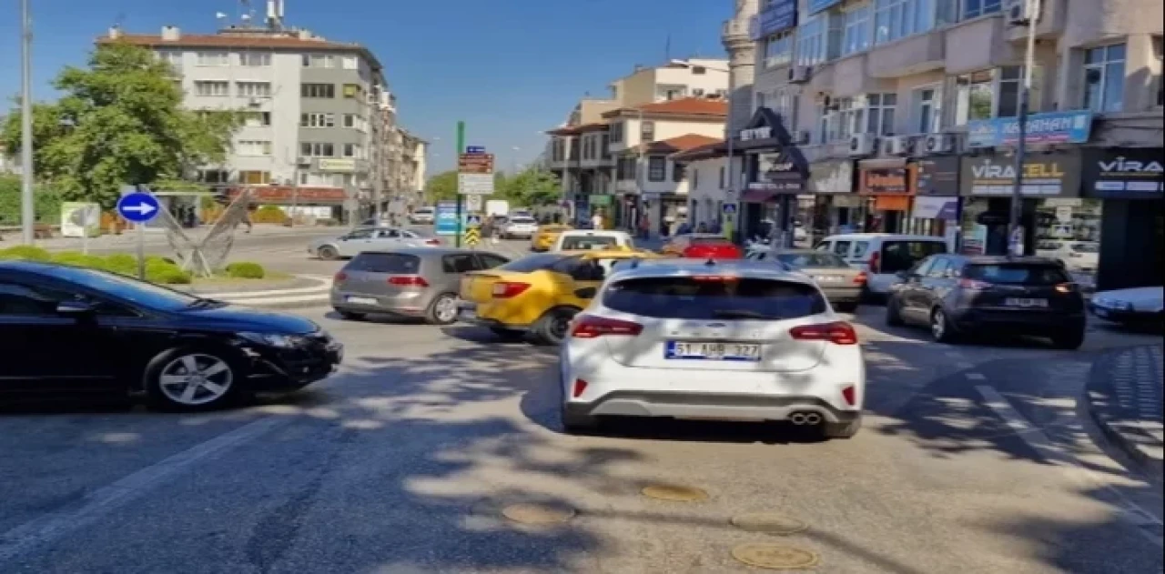 Bursa’da Çekirge Meydanı trafikle boğuşuyor