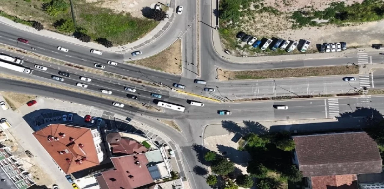 Düzce’de akıllı kavşak trafiğe yine çözüm olmadı!