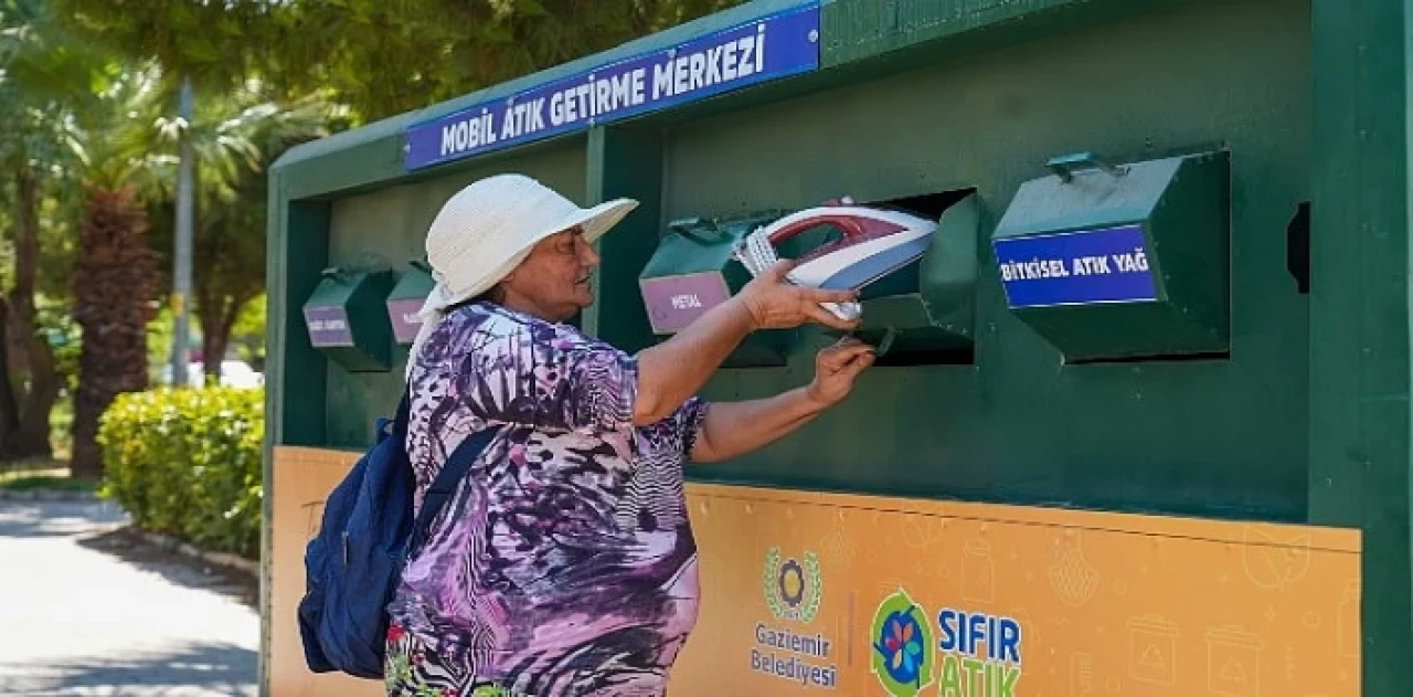 Gaziemir’de Mobil Atık Getirme Merkezleri’yle atıklar dönüşüyor